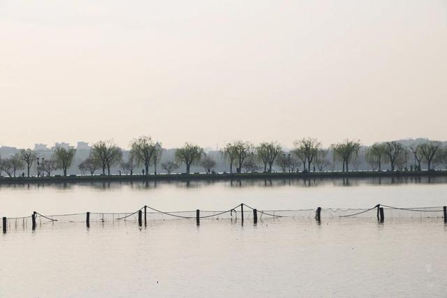 請推薦中國十大美湖？